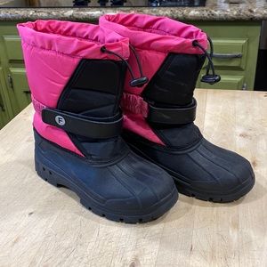 Girls snow boots size Euro 34